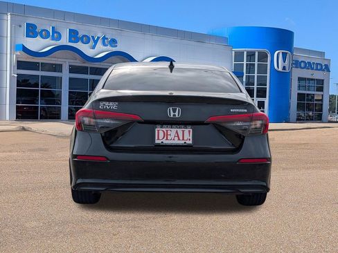 Used 2023 Honda Civic Touring image 4