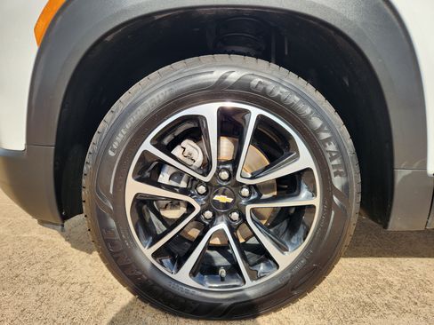 Used 2025 Chevrolet TrailBlazer LT AWD/4WD image 11