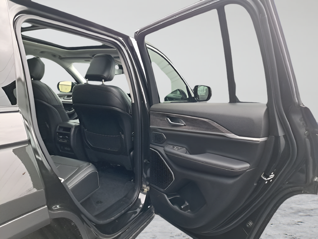 New 2023 Jeep Grand Cherokee 4WD 4xe image 13