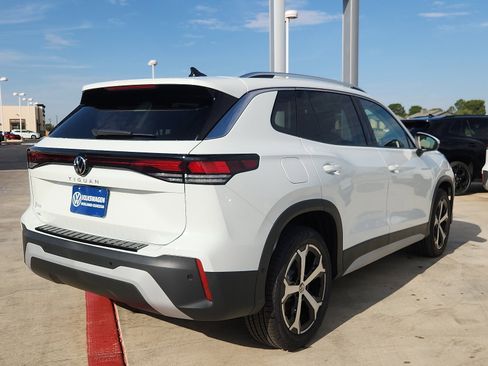 New 2025 Volkswagen Tiguan SE image 7