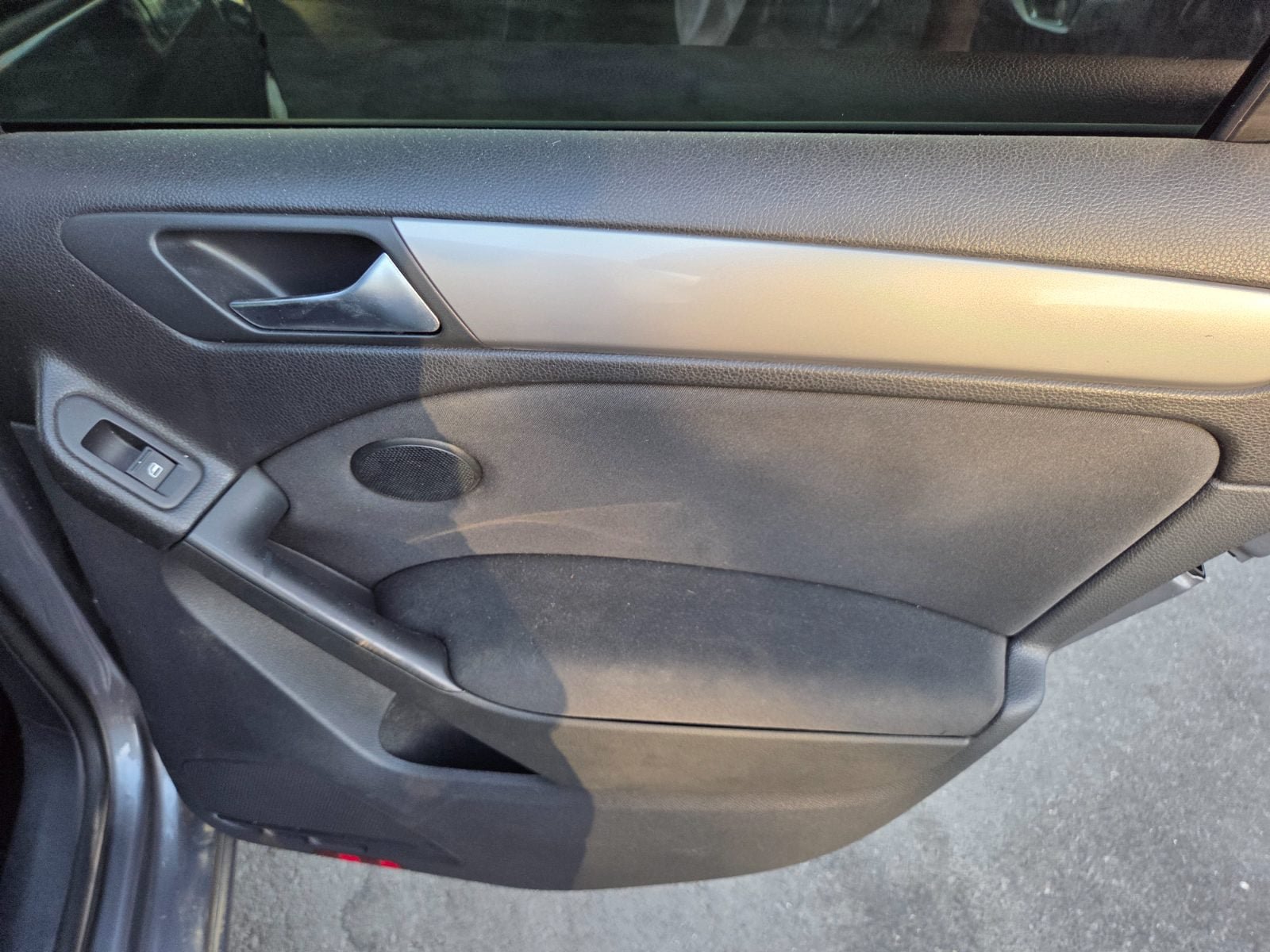 Used 2013 Volkswagen Golf 4-Door FWD image 12