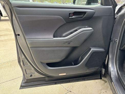 Certified 2024 Toyota Highlander LE image 12