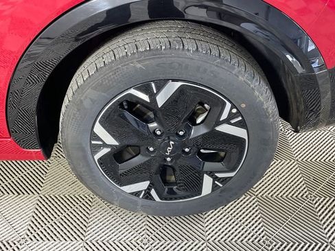 Certified 2025 Kia Niro Wind w/ Wind Preserve Package FWD image 19