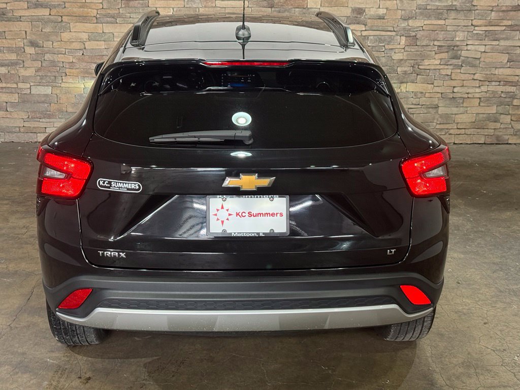 Used 2025 Chevrolet Trax LT FWD image 7