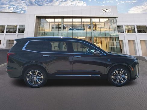 Used 2025 Cadillac XT6 Premium Luxury FWD image 4