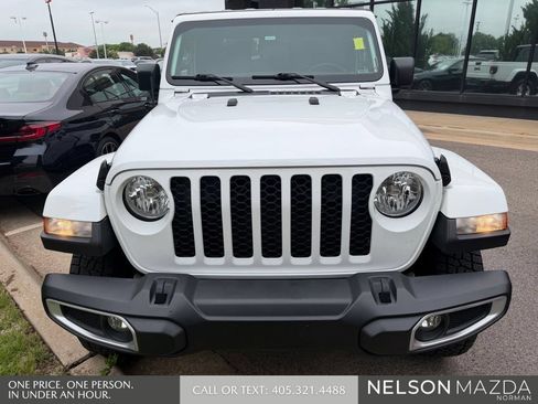 Used 2023 Jeep Gladiator Sport AWD/4WD image 2