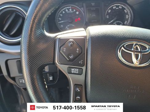 Used 2016 Toyota Tacoma TRD Sport AWD/4WD image 16