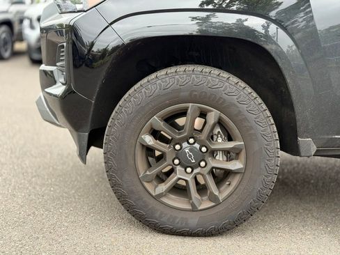 Used 2025 Chevrolet Colorado Z71 w/ Midnight Edition AWD/4WD image 9