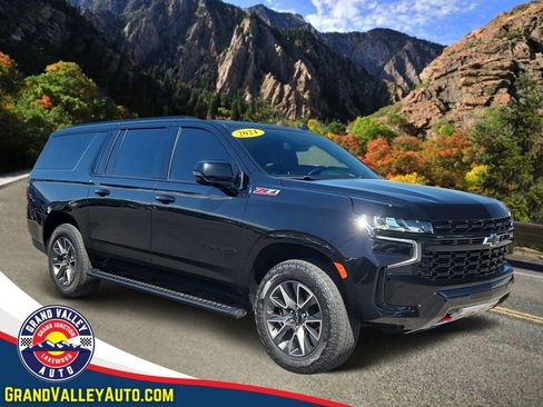 Used 2024 Chevrolet Suburban Z71 w/ Luxury Package AWD/4WD image 1