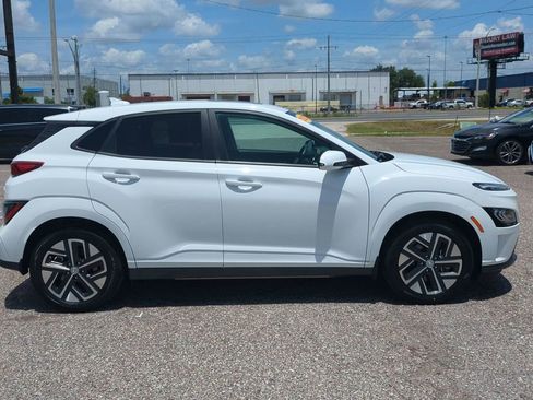 Certified 2023 Hyundai Kona Limited w/ Cargo Package FWD image 4