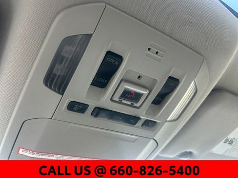 Used 2022 Toyota Highlander XLE AWD/4WD image 18