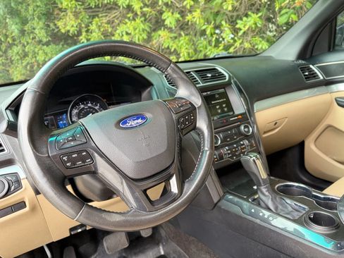 Used 2016 Ford Explorer XLT w/ Equipment Group 202A FWD image 38
