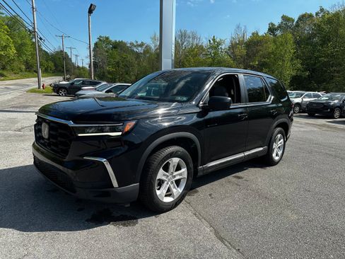Used 2023 Honda Pilot LX image 2