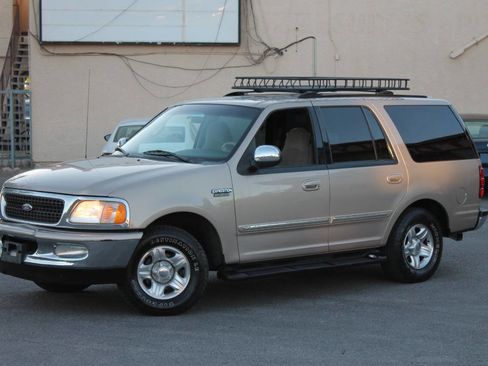 Used 1998 Ford Expedition XLT image 2