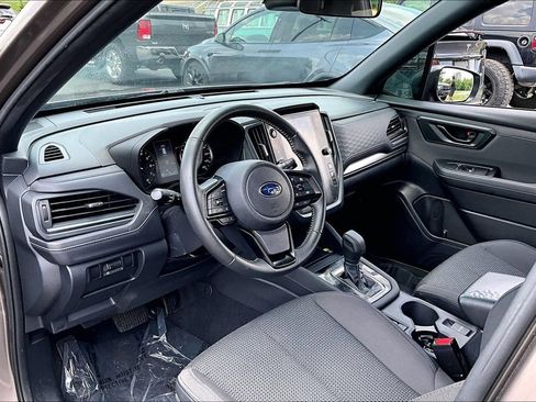 Used 2025 Subaru Forester Premium AWD/4WD image 18