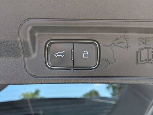 Used 2020 Ford Explorer XLT w/ Equipment Group 202A AWD/4WD image 23