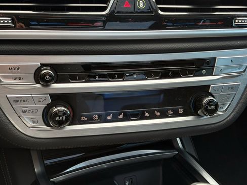 Used 2019 BMW 750i w/ Executive Package image 14