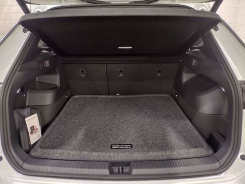 New 2026 Volkswagen Tiguan SEL R-Line image 18