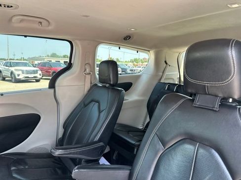 Used 2022 Chrysler Pacifica Touring-L FWD image 26