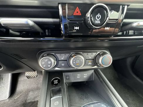 Used 2025 Nissan Kicks SV w/ SV Premium Package AWD/4WD image 18