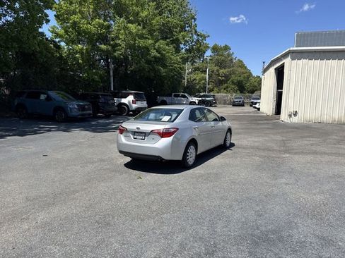 Used 2016 Toyota Corolla LE FWD image 5