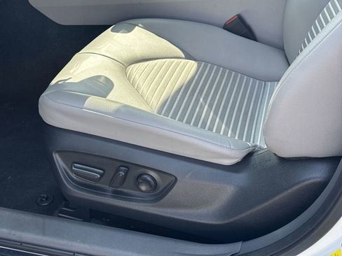 Used 2024 Toyota Camry SE image 17