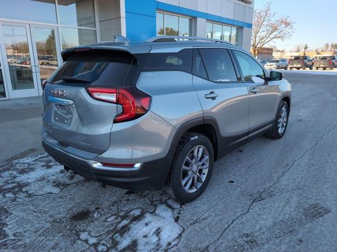 Used 2024 GMC Terrain SLT w/ Infotainment Package II image 8