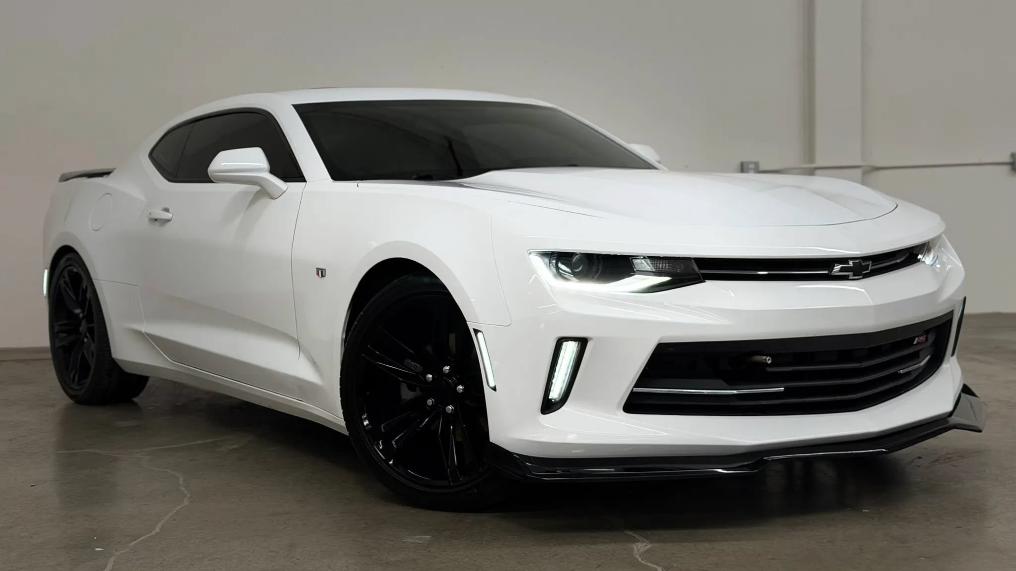 Used 2017 Chevrolet Camaro LT RWD image 2