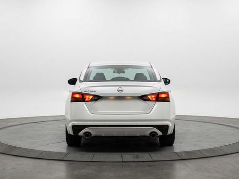 Used 2025 Nissan Altima 2.5 SV FWD image 7