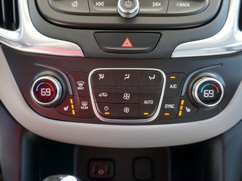 Used 2018 Chevrolet Equinox LT FWD image 15