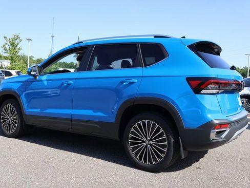 New 2025 Volkswagen Taos SE image 5