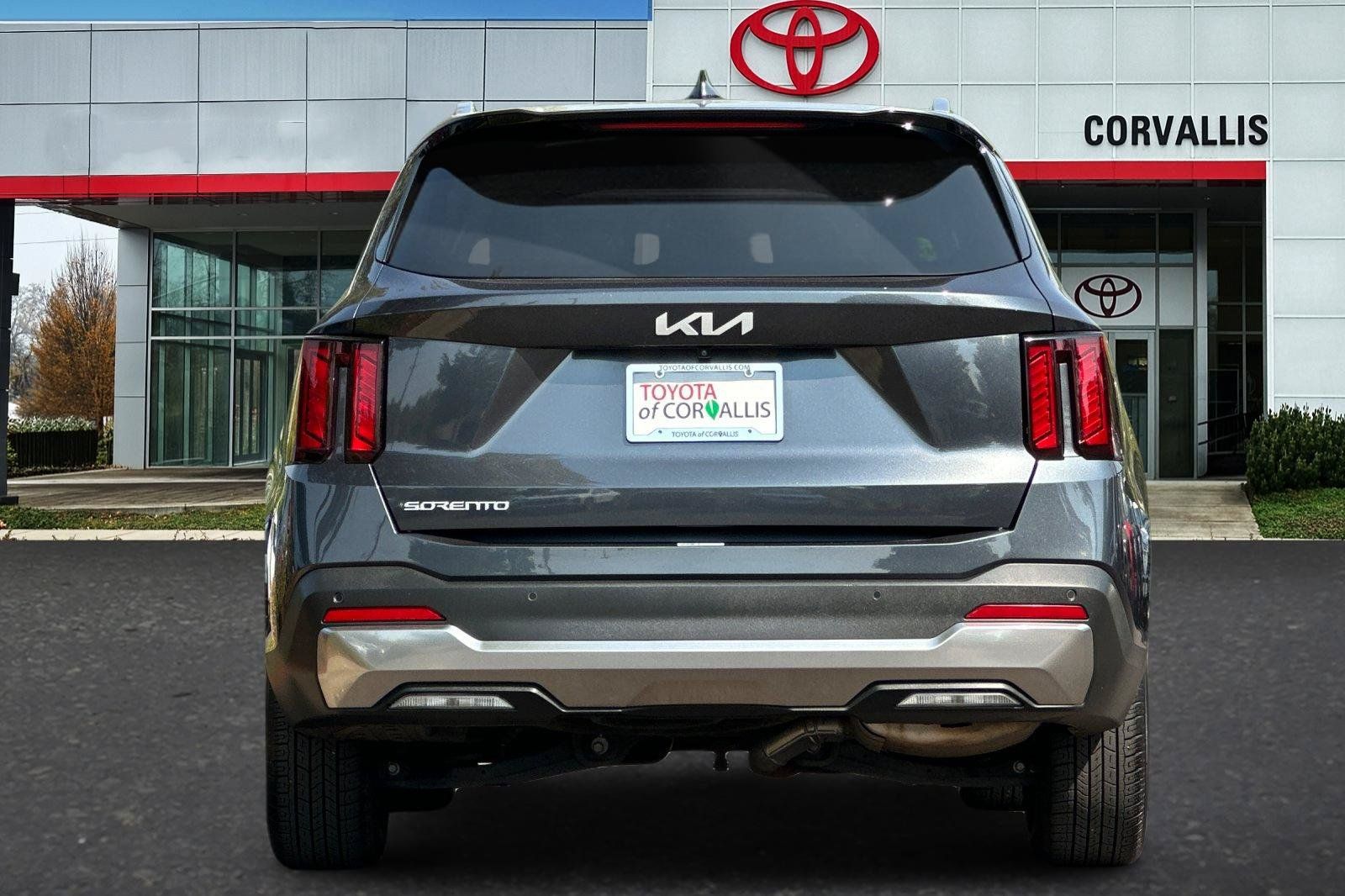 Used 2024 Kia Sorento S FWD image 5