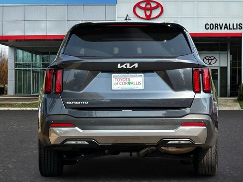 Used 2024 Kia Sorento S FWD image 5