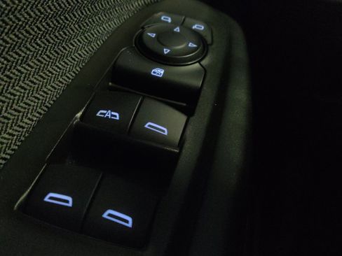 Used 2021 Chevrolet TrailBlazer LS w/ LPO, Blackout Package FWD image 27