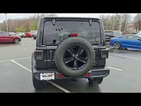 Used 2022 Jeep Wrangler Unlimited Sahara image 7