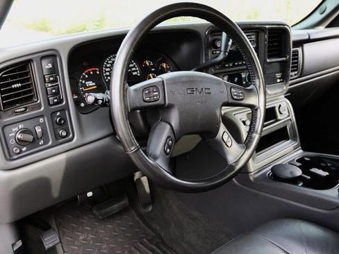 Used 2004 GMC Sierra 3500 SLT w/ Heavy-Duty Power Package image 20