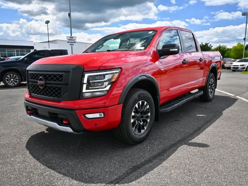 Used 2022 Nissan Titan PRO-4X w/ Pro-4x Convenience Package AWD/4WD image 4