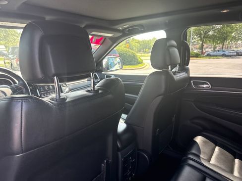 Used 2019 Jeep Grand Cherokee Limited w/ Luxury Group II AWD/4WD image 22