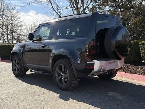 Used 2024 Land Rover Defender 90 S image 6