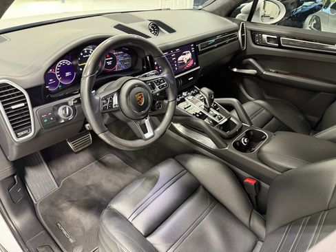 Used 2023 Porsche Cayenne Turbo S image 35