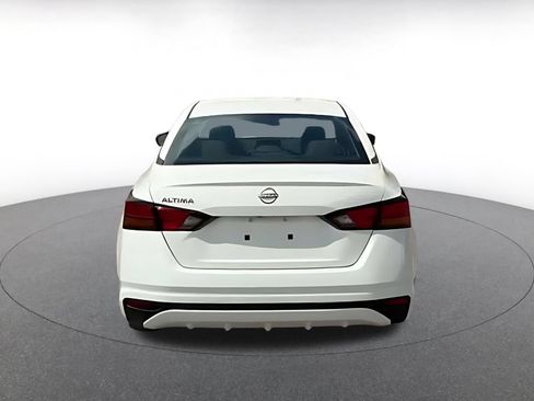 Used 2025 Nissan Altima 2.5 SV FWD image 10
