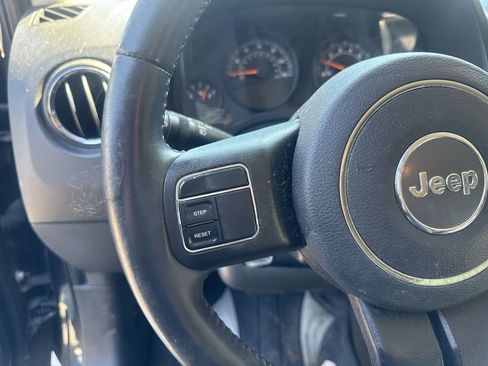Used 2015 Jeep Patriot High Altitude AWD/4WD image 10