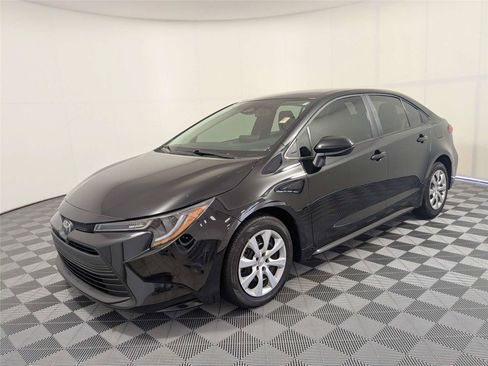 Certified 2023 Toyota Corolla LE FWD image 2