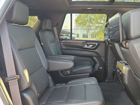 Used 2024 Chevrolet Tahoe Z71 w/ Luxury Package AWD/4WD image 17