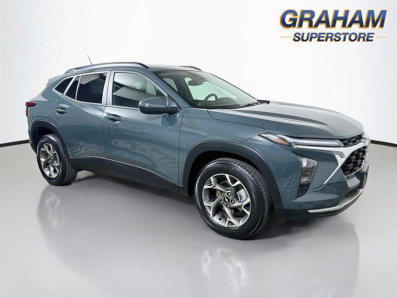 Used 2025 Chevrolet Trax LT FWD image 1