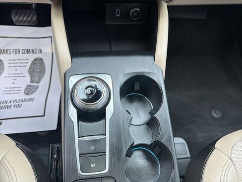 Used 2020 Ford Escape Titanium image 14