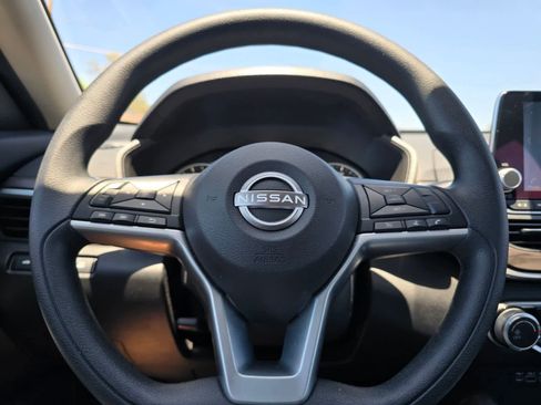 Used 2025 Nissan Altima 2.5 SV FWD image 18