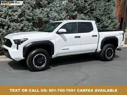 Used 2025 Toyota Tacoma TRD Off-Road AWD/4WD image 1