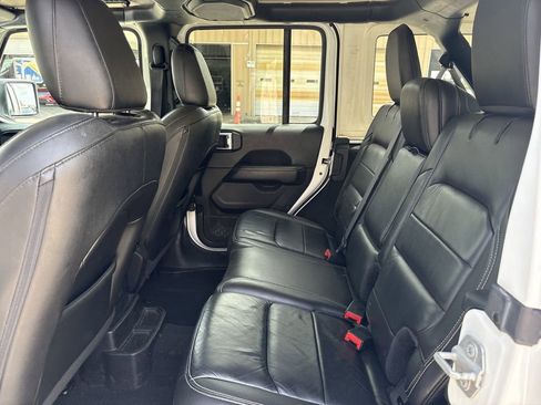 Used 2018 Jeep Wrangler Unlimited Sahara AWD/4WD image 23