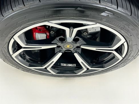 Used 2021 Lamborghini Urus Base image 33